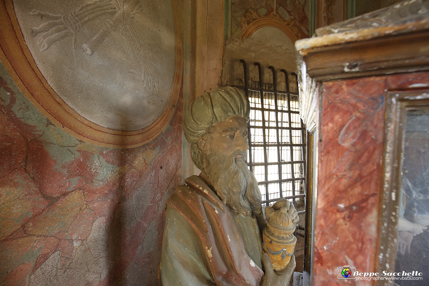 VBS_6819 - I Piloni della Via Crucis del Sacro Monte di Montà d'Alba.jpg